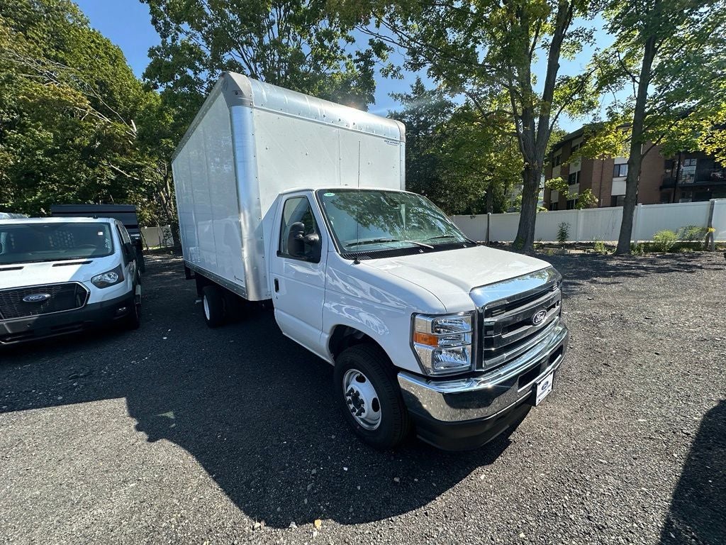 2027 Ford E-Series Cutaway E-450 DRW
