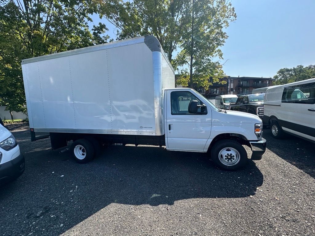 2027 Ford E-Series Cutaway E-450 DRW