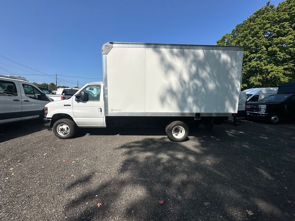 2027 Ford E-Series Cutaway E-450 DRW