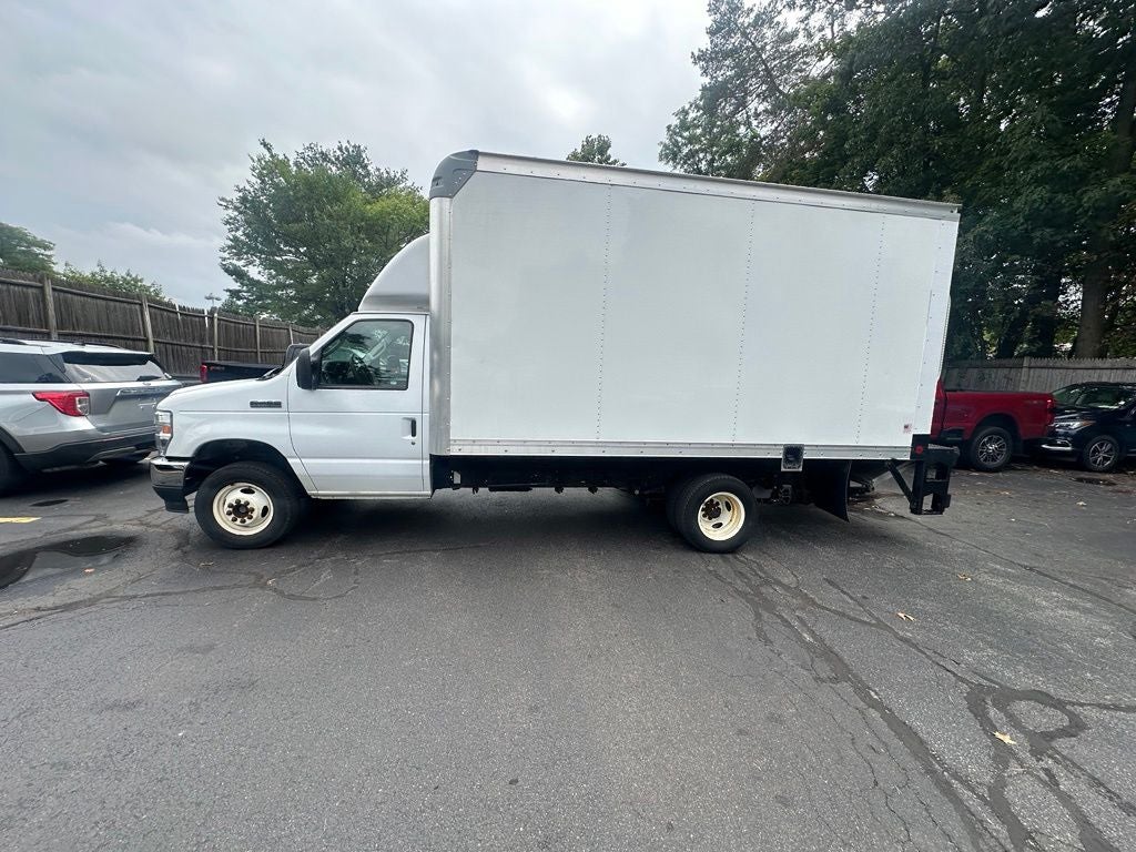 2024 Ford E-450SD Base