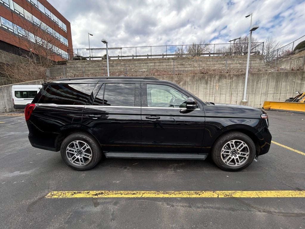 2025 Ford Expedition Active 4x4