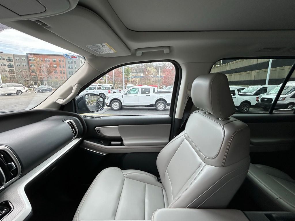 2025 Ford Expedition Active 4x4