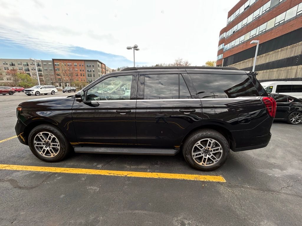 2025 Ford Expedition Active 4x4