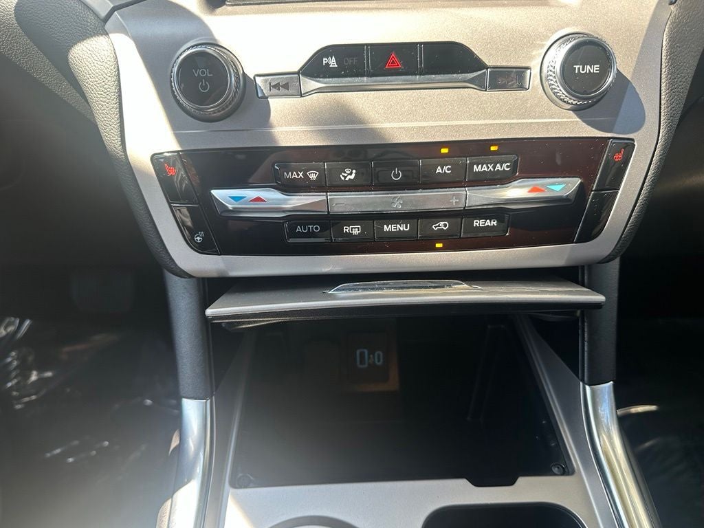 2023 Ford Explorer XLT 4WD M/Roof Nav.