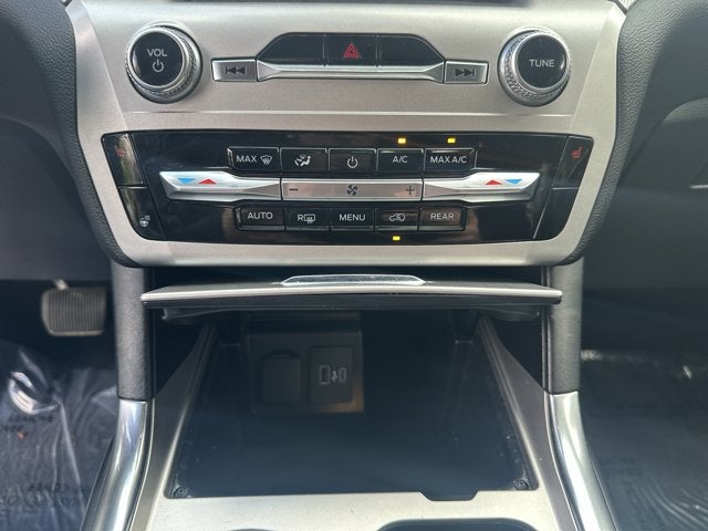 2022 Ford Explorer XLT 4wd M/Roof