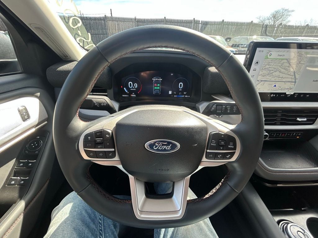 2025 Ford Explorer Active 4WD