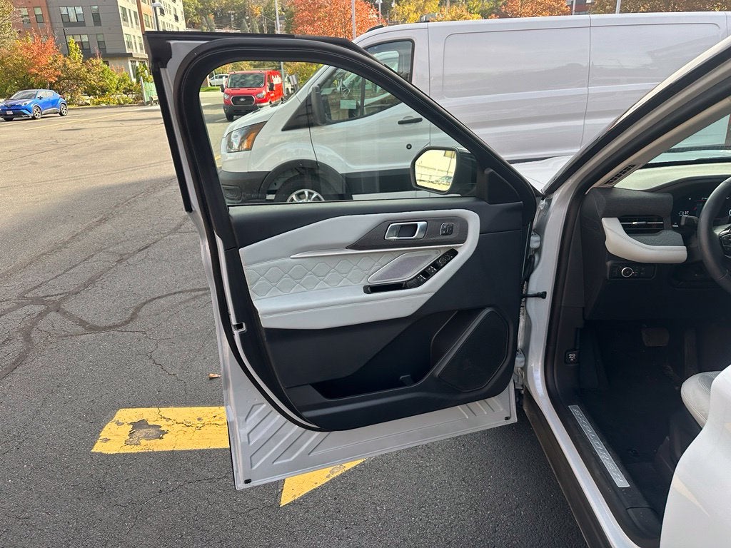 2026 Ford Explorer Platinum 4WD