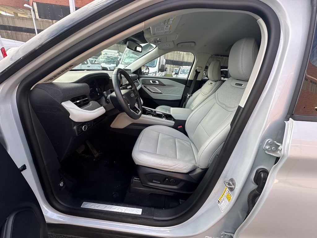2026 Ford Explorer Platinum 4WD