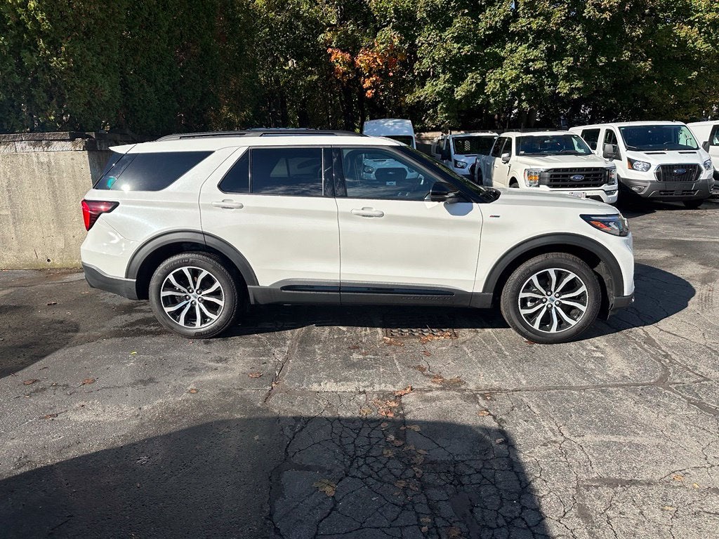 2026 Ford Explorer ST-Line M/Roof