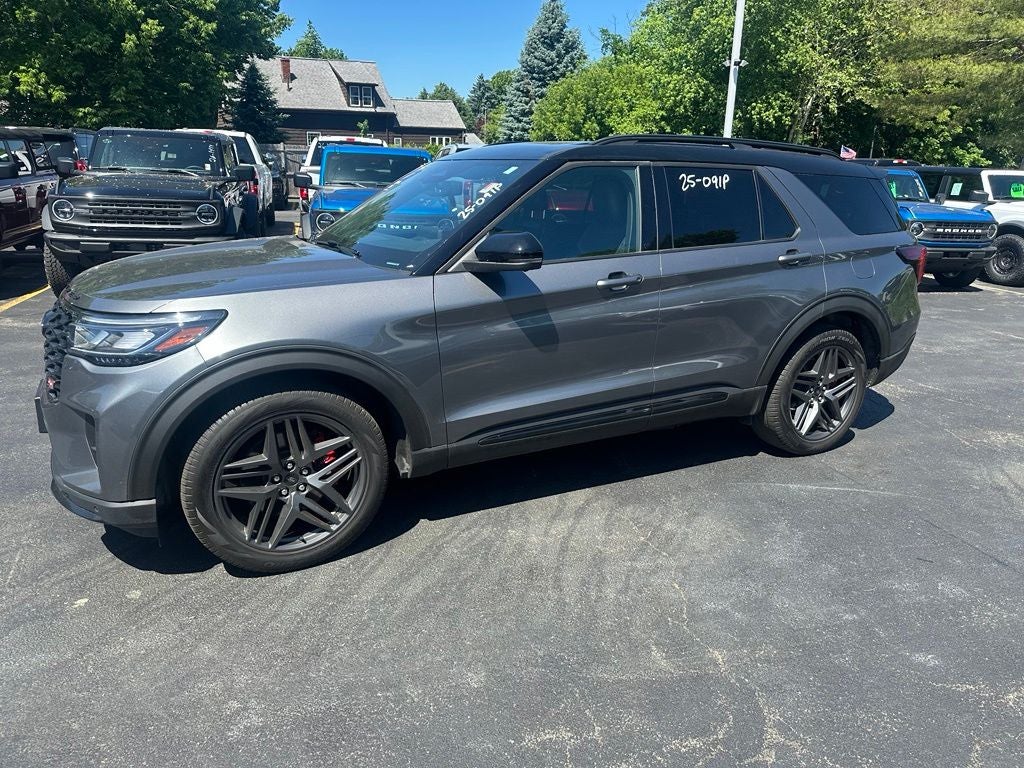 2025 Ford Explorer ST Black Painted Roof