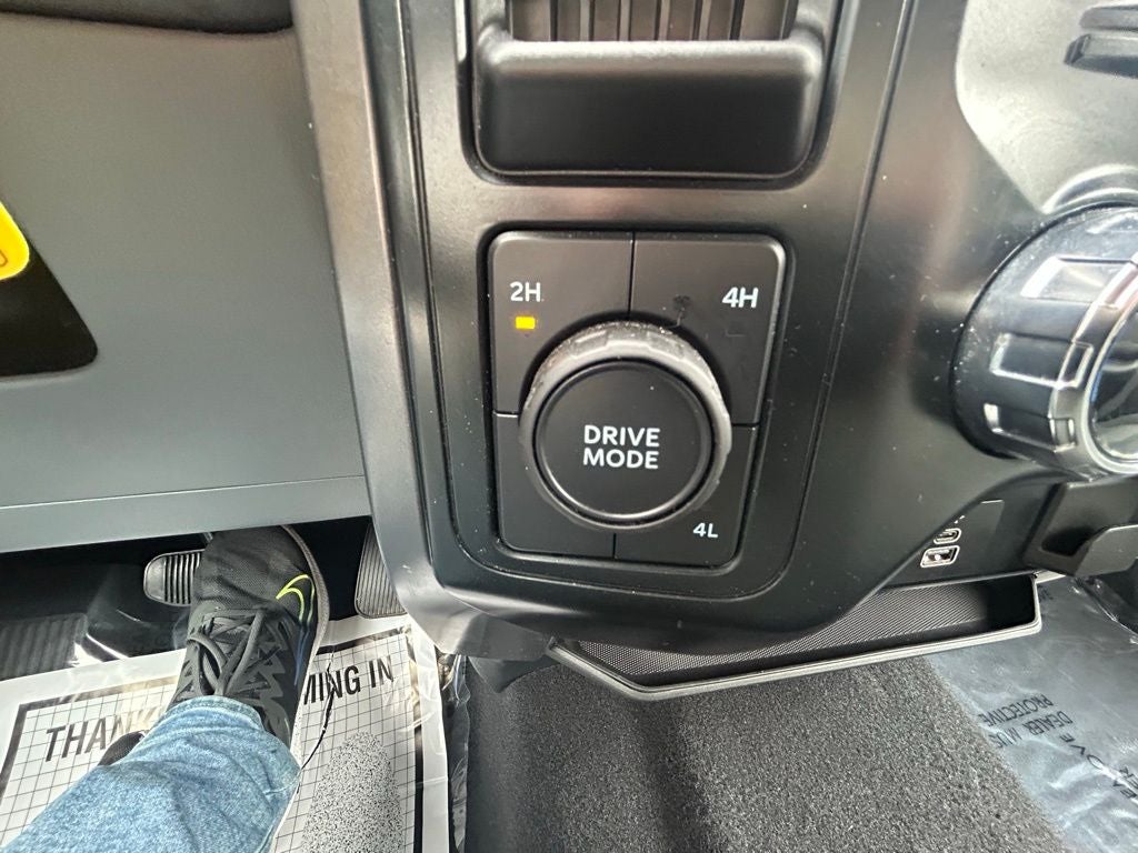 2025 Ford F-150 XLT Super Crew 4x4 V-8