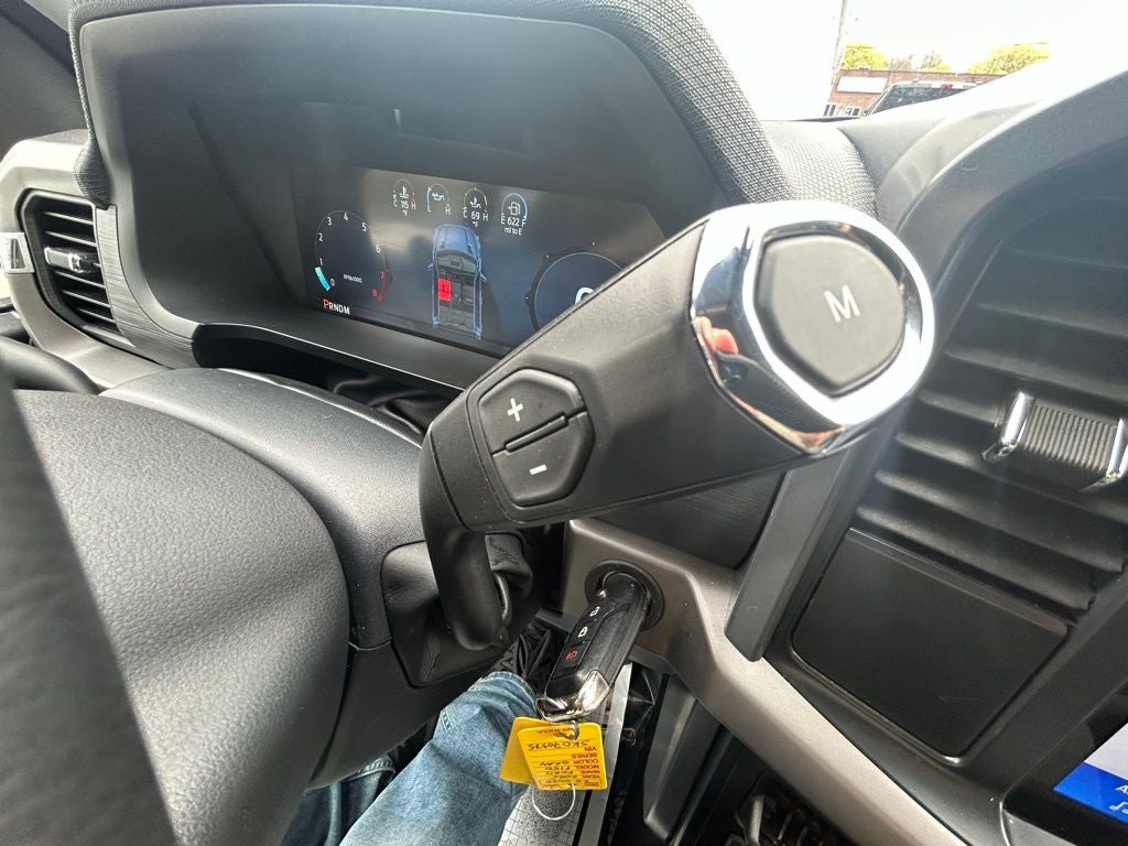 2025 Ford F-150 XLT Super Crew 4x4 V-8