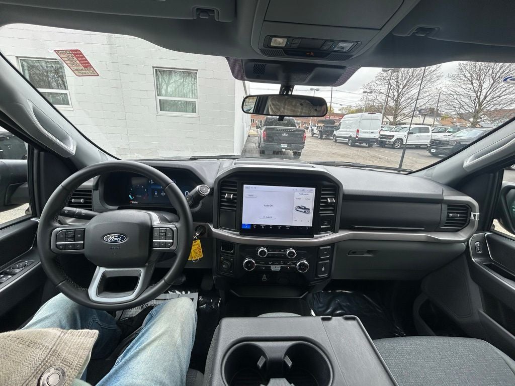 2025 Ford F-150 XLT Super Crew 4x4 V-8