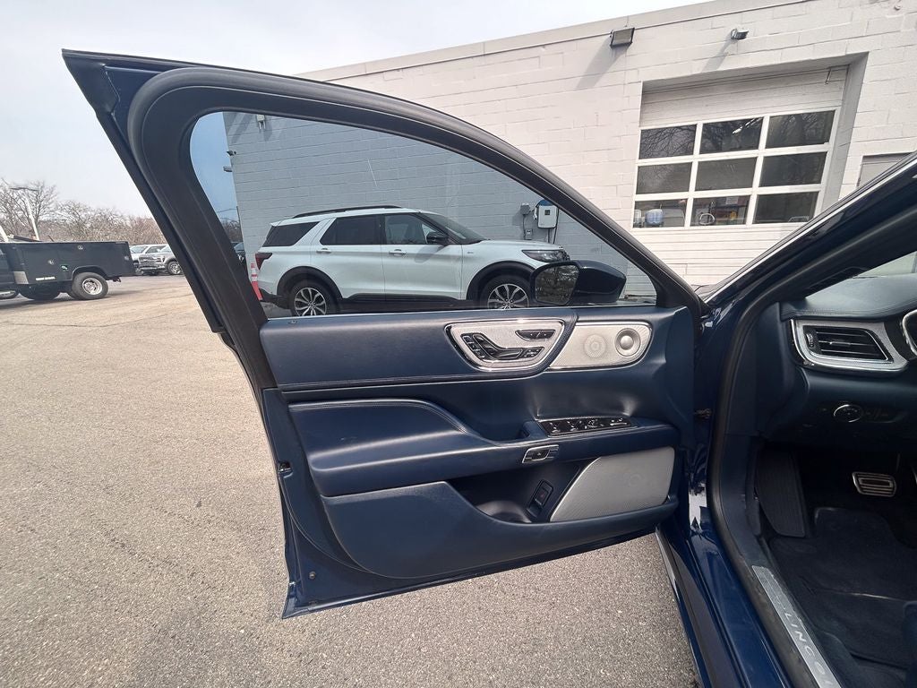 2017 Lincoln Continental Black Label